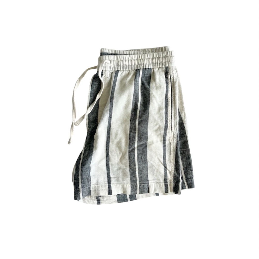 H&M Men's Cream Striped Shorts - Size M